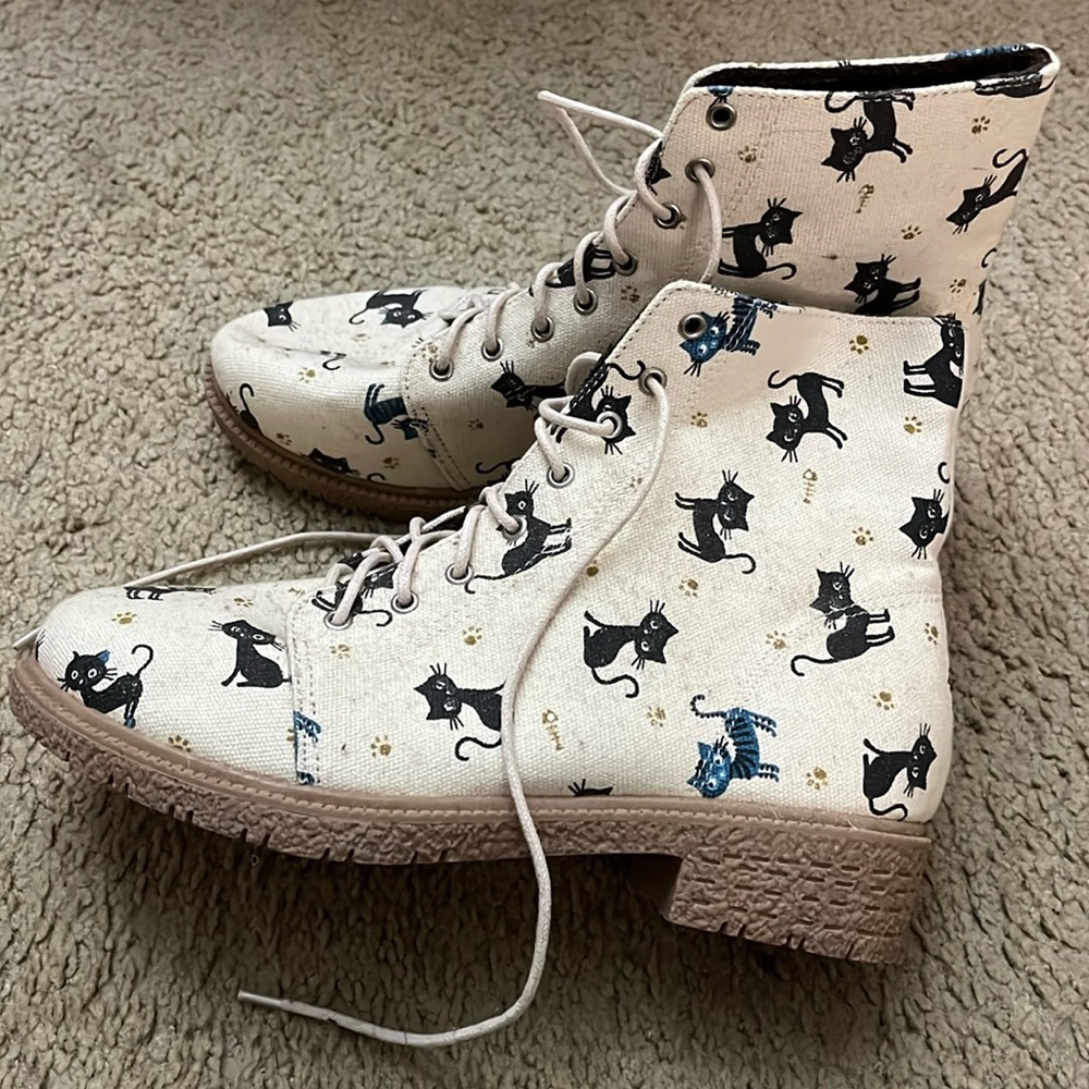 White cat print combat boots, size 8, never worn